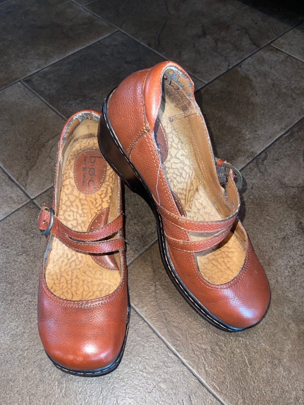 B.O.C. Born Concept Red Leather Wedge Heel Marry Jane Strap Shoes Size 8.5